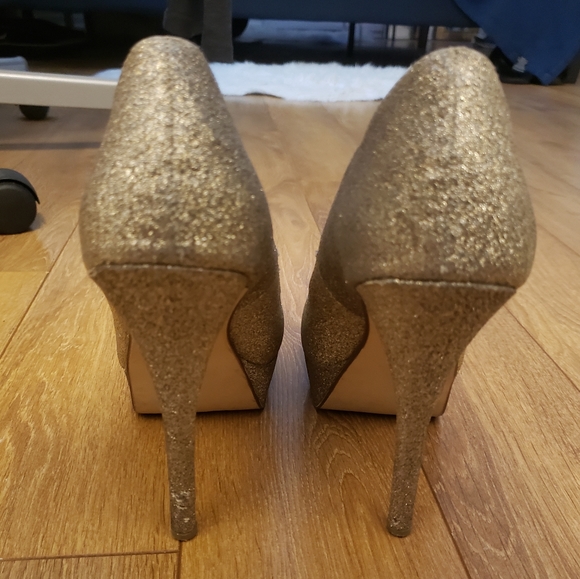 Gold heels - Picture 2 of 3